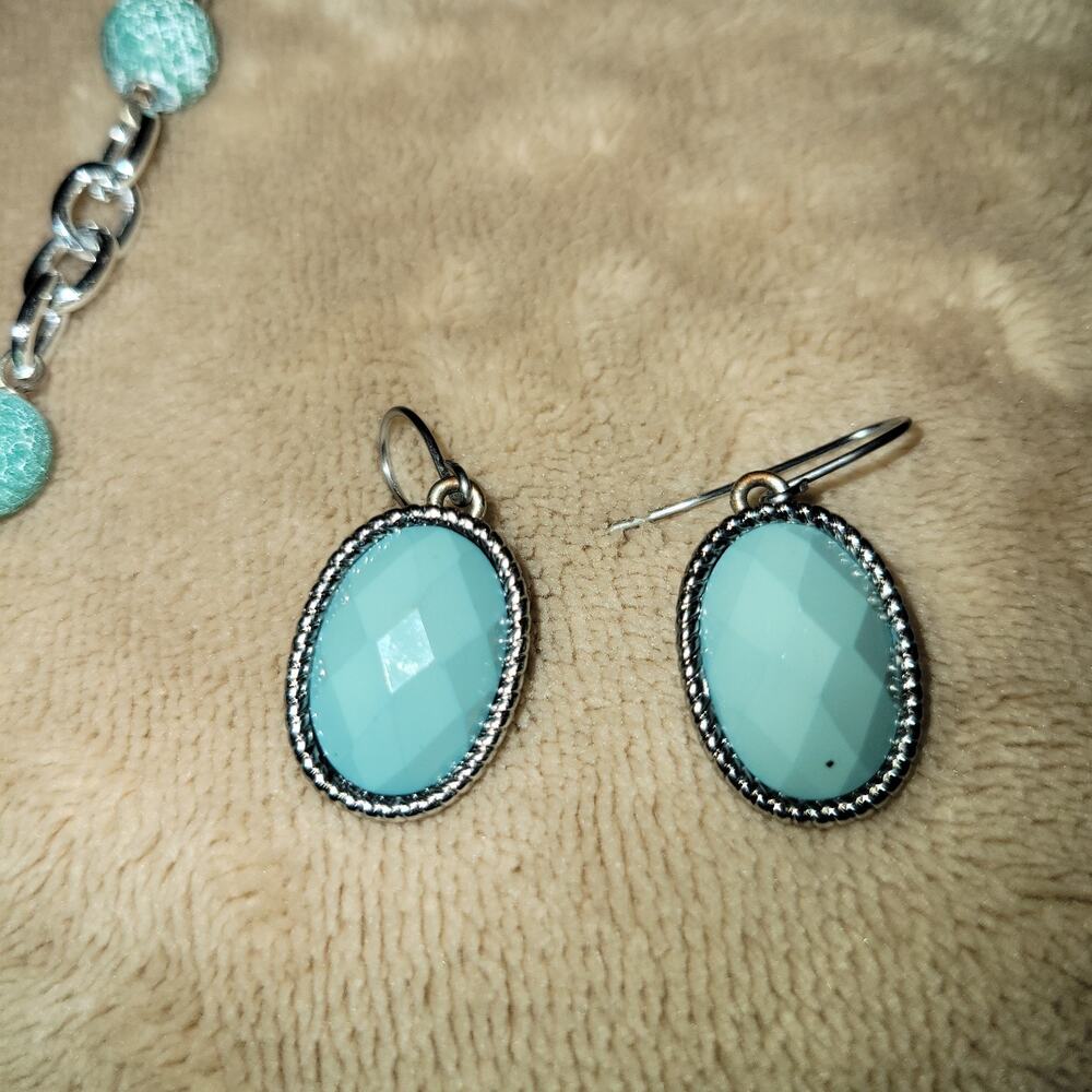 necklace with vintage earrings - Picture 3 of 6